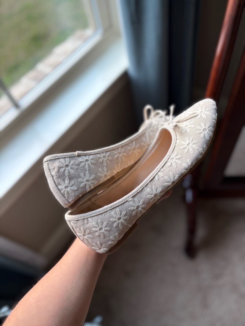 Ballet Flats Women’s size 9.5M Cream Embroidered Floral - Picture 6 of 8